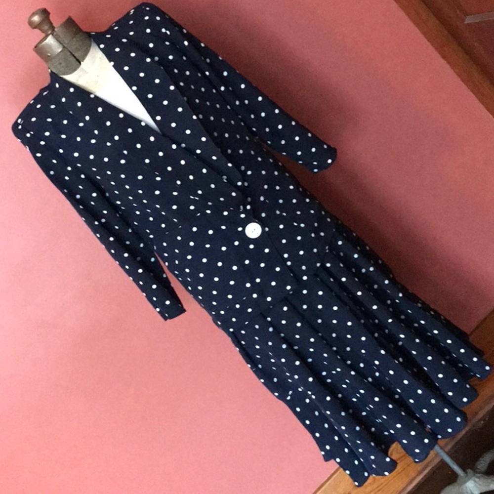 Vintage 80’s 2-piece polkadot suit. Big shoulders!